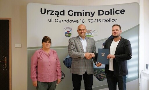 Zdjęcie do Podpisano umowę na wykonanie nowego witacza w centrum Dolic