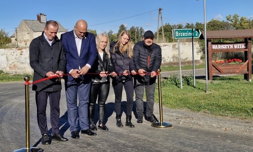 Zdjęcie do Oficjalne otwarcie przebudowanej drogi w Warszynie! &nbsp;